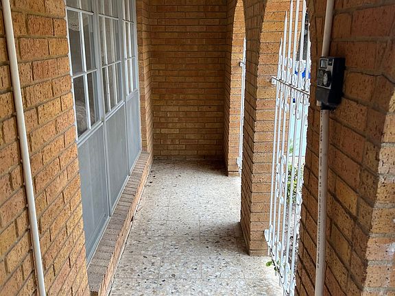 3rd image of 1105 Andrew Ave