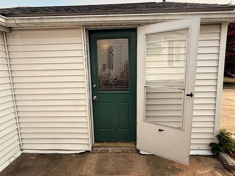 19 Nassau Ave #A — Photo 2