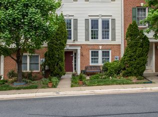 12418 Cedar Lakes Dr, Fairfax, VA