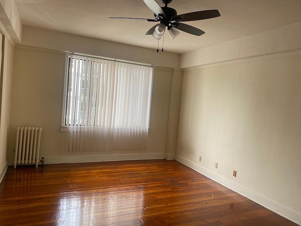2nd image of 537 S Kenmore Ave #511