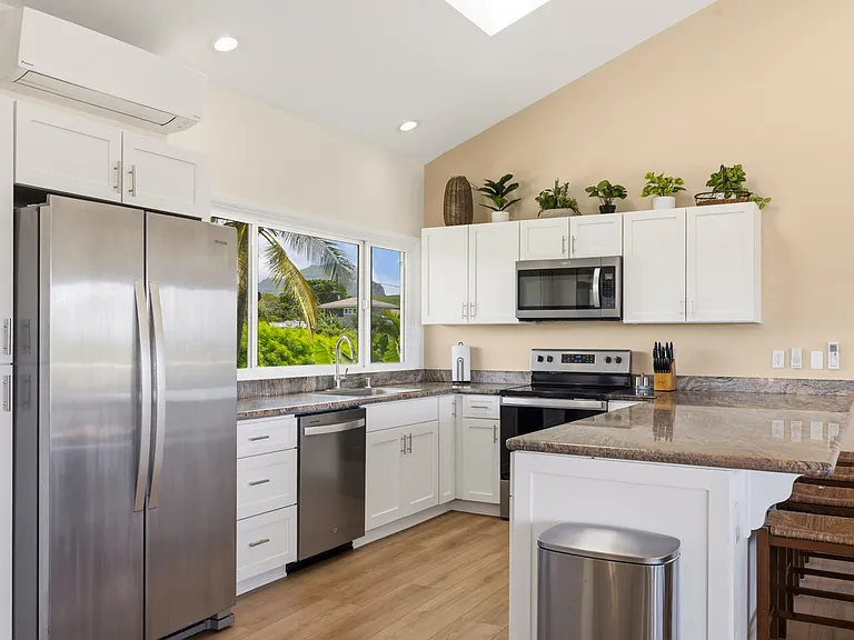 2020 Pahoehoe St — Photo 14