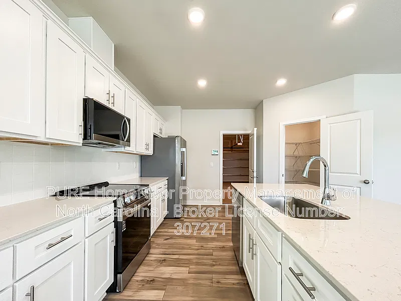 4 bed, 2.5 bath, 2097 sqft, $2,185 — Photo 4