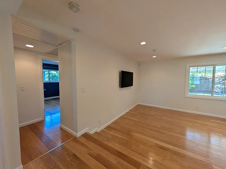 Hallway for the bedrooms from entrance.