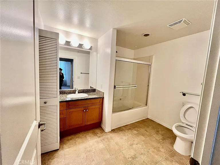 100 S Alameda #318 — Photo 4