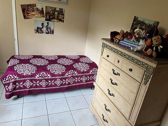 4th image of 1901 Forest Ave #1901