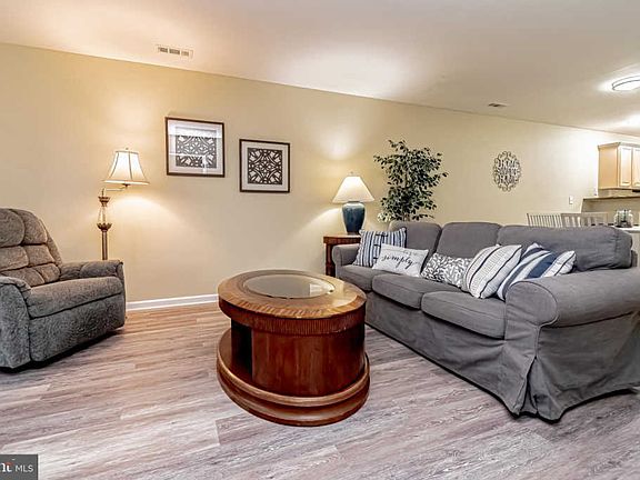 5th image of 17293 King Philip Way Unit 10