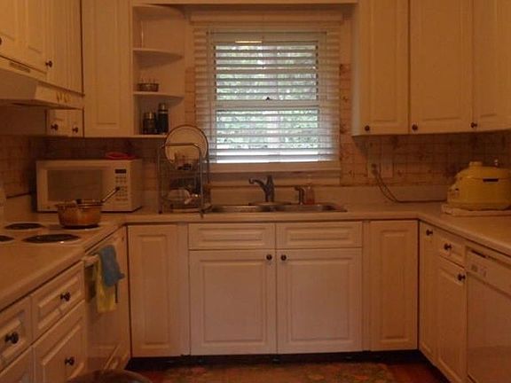 3rd image of 2410 Johnson Dr