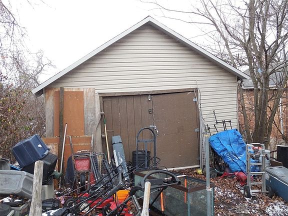 2nd image of 2487 Saturn St