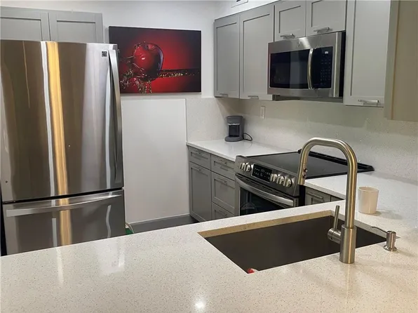 3017 N Oakland Forest Drive #107, Oakland Park, FL 33309