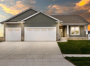 1336 Cedar Springs Dr, Marion, IA 52302