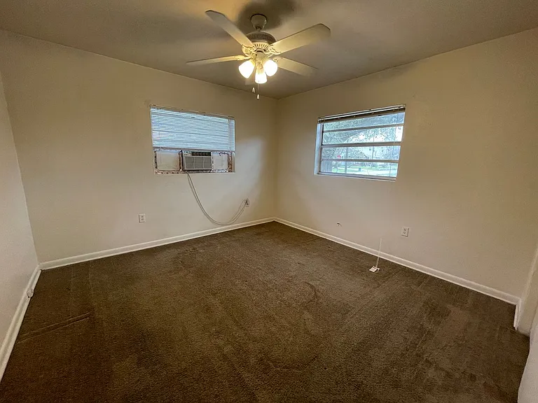 1600 Indiana Ave — Photo 5