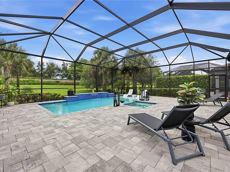 2738 Aviamar Cir — Photo 32