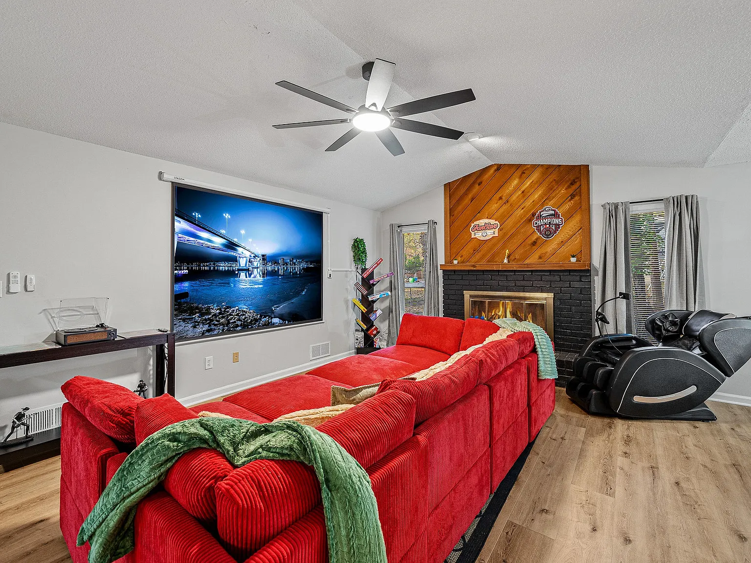 3 bed, 1480 sqft, $5,010 — Photo 3