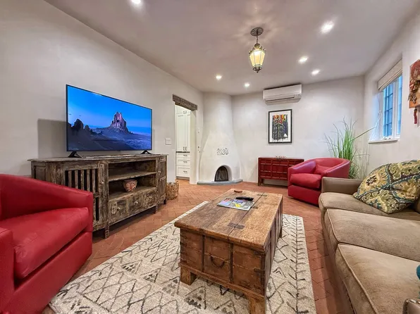 1027 Canyon Rd APT A, Santa Fe, NM 87501