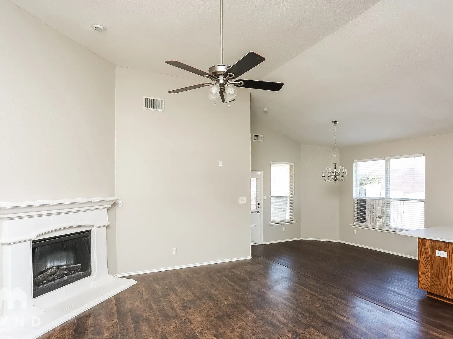 3 bed, 2.0 bath, 1634 sqft, $2,065 — Photo 4