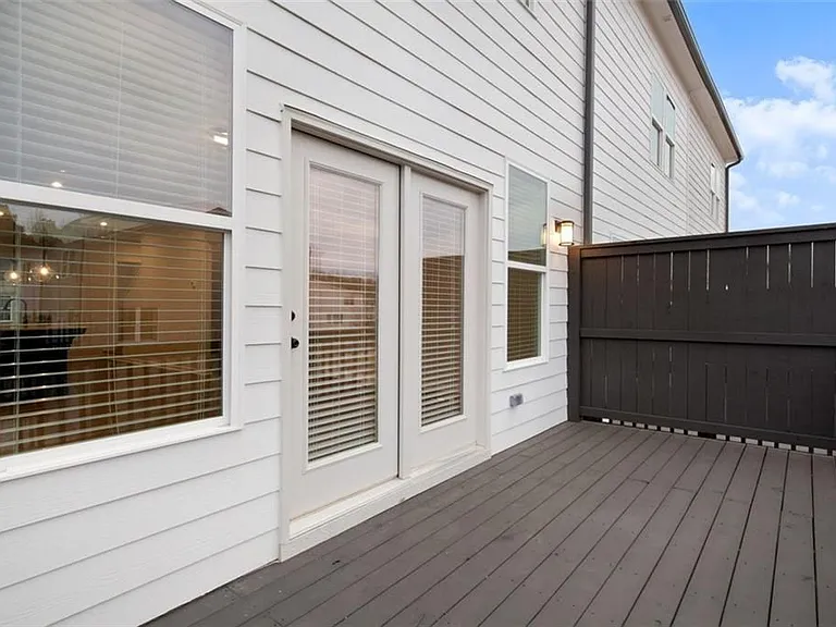 1004 Taylor Ct — Photo 22