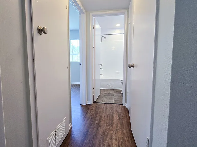 18411 Vincennes Street — Photo 116
