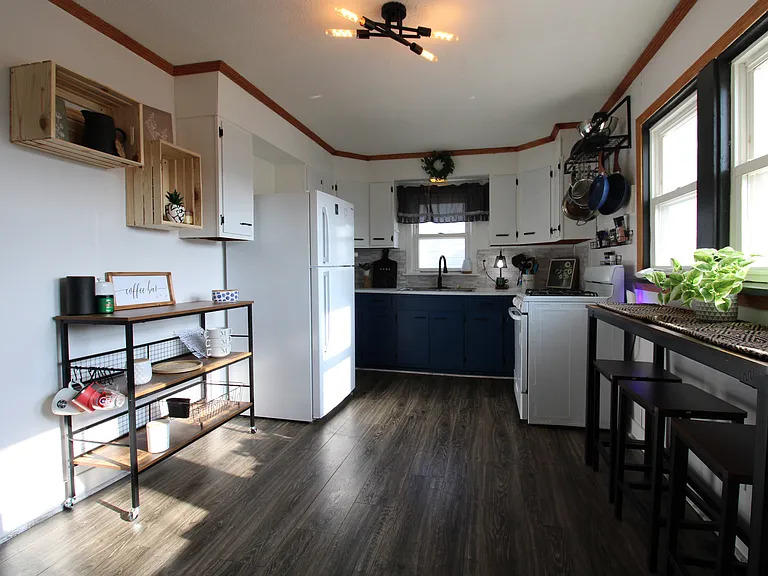 207 E Franklin St — Photo 5