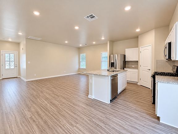 2nd image of 3352 Fountain View Ave