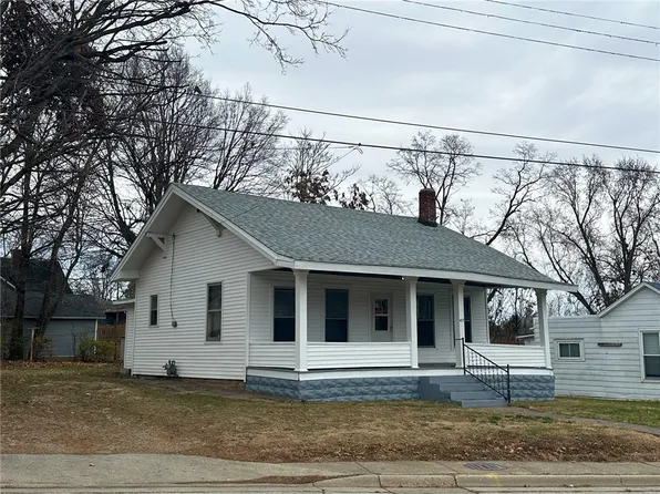 435 E Court St, Paris, IL 61944