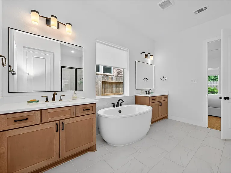 9722 Dani Lake Dr — Photo 36