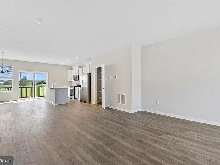 418 Carroll Walk Ave — Photo 5