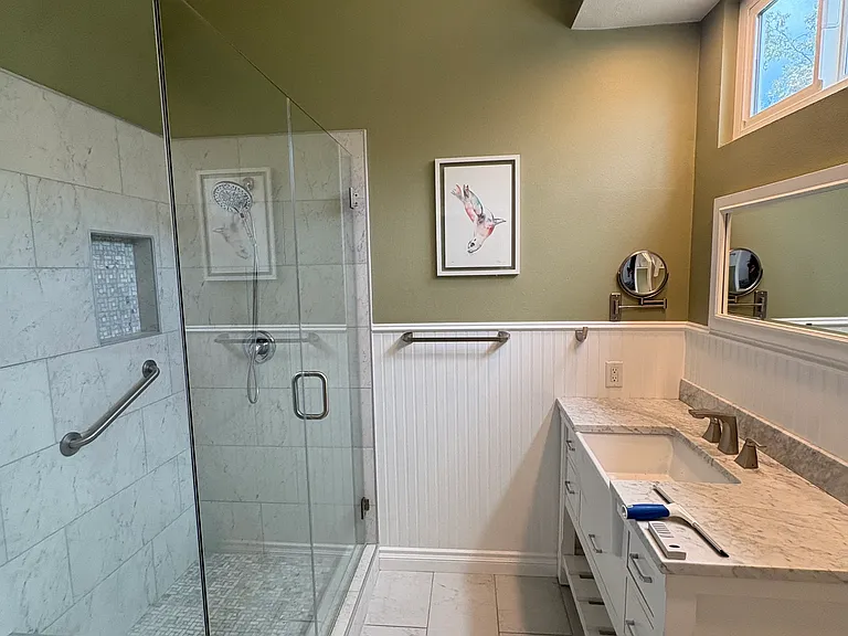 1018 Gilbert Ln — Photo 7