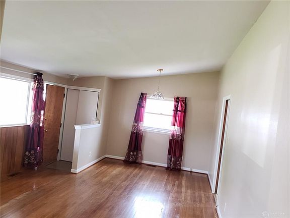 3rd image of 2520 E Dorothy Ln