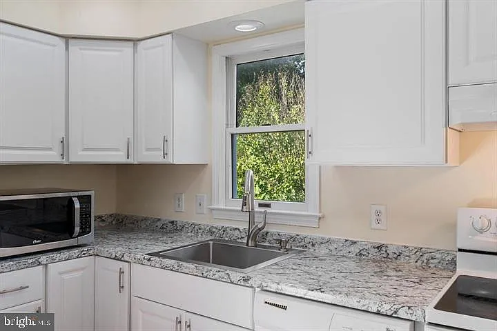 852 Morgan Pl — Photo 16