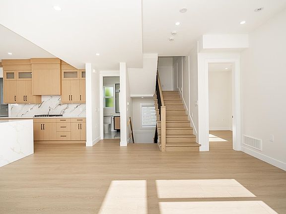 4th image of 9964 120th St #101