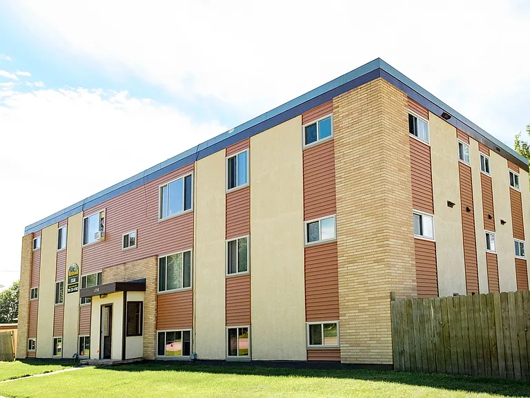Fargo, ND Birchwood Apartments | Exterior