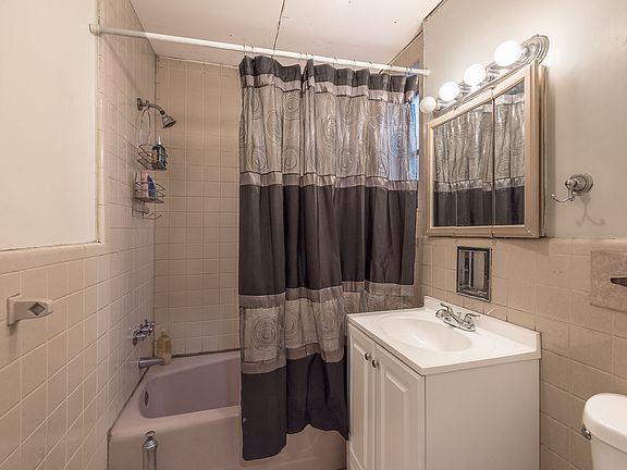 4th image of 2564 44th St
