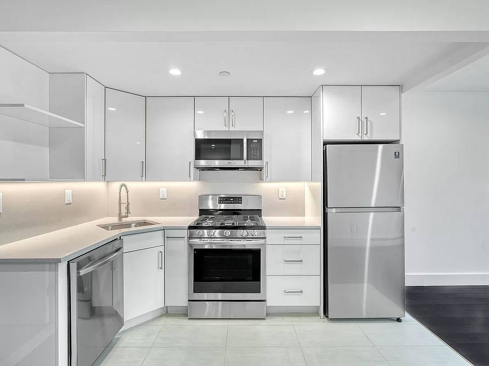 1st image of 14-40 31st Ave #2