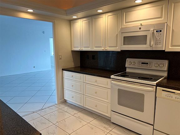 4th image of 3233 NE 34th Street #601