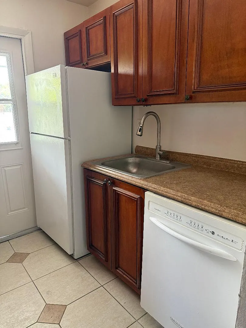 1 bed, 1.0 bath, 570 sqft, $1,650 — Photo 2