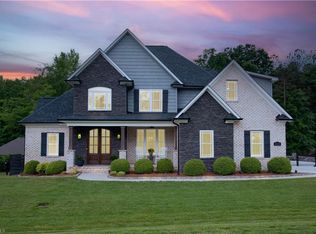 225 Pennywhistle Ln, Clemmons, NC 27012