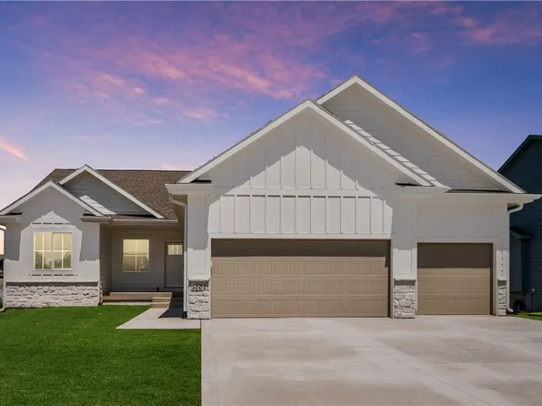 3001 Crest View Cir, Norwalk, IA 50211