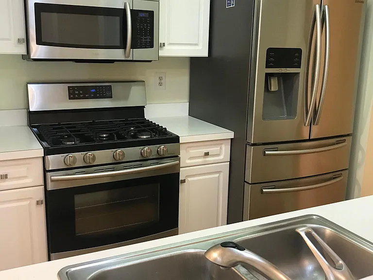 10018 Vanderbilt Cir #4 — Photo 8