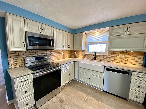 3rd image of 8074 Quailwood Ct