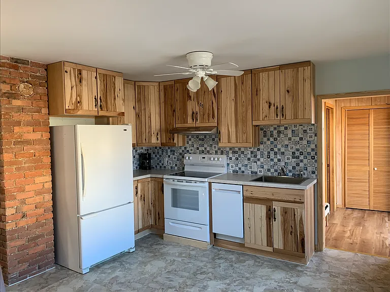 808 W Franklin St — Photo 8