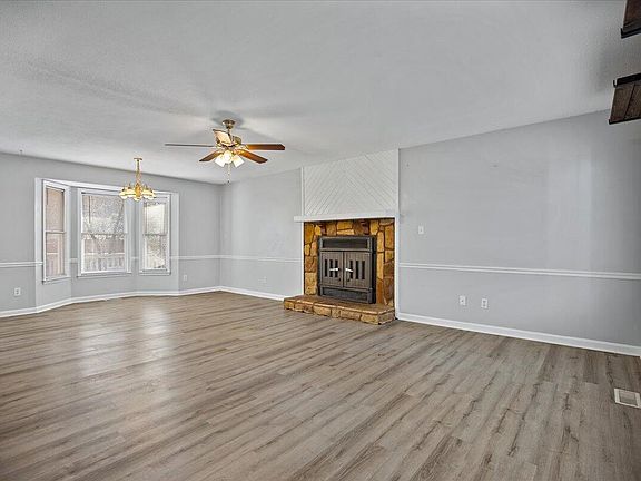 5th image of 118 Ferndale Dr