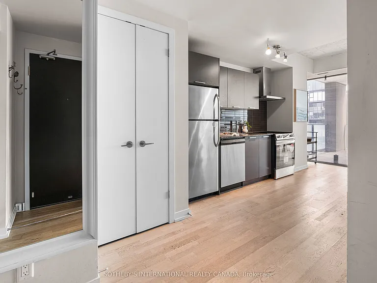 95 Bathurst St #1204 — Photo 2