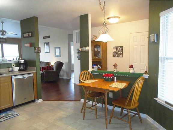 5th image of 514 Bourneside Dr