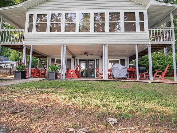 2nd image of 301 Thomas Dr