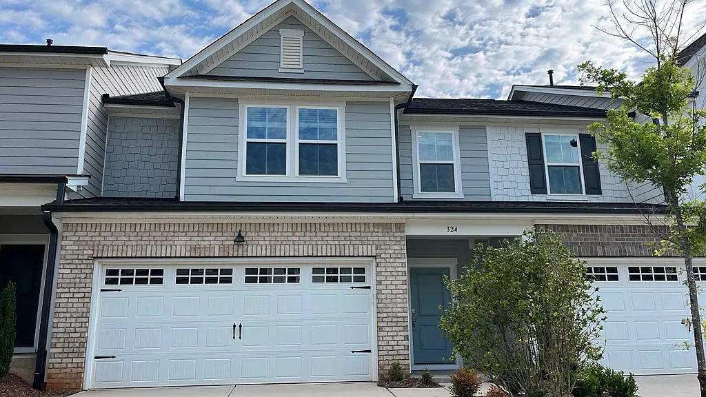 3 bed, 2.5 bath, 1861 sqft, $2,095 — Photo 3