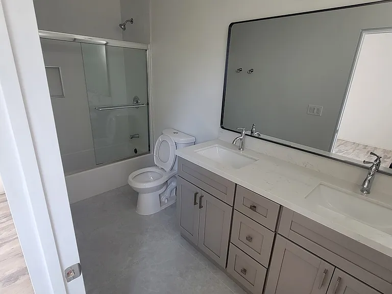 Palm Ave — Photo 2