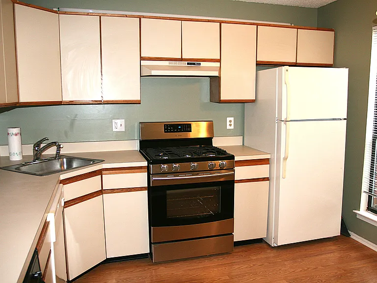 608 Brokaw Ct — Photo 5