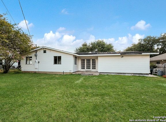 4th image of 1018 North Blvd