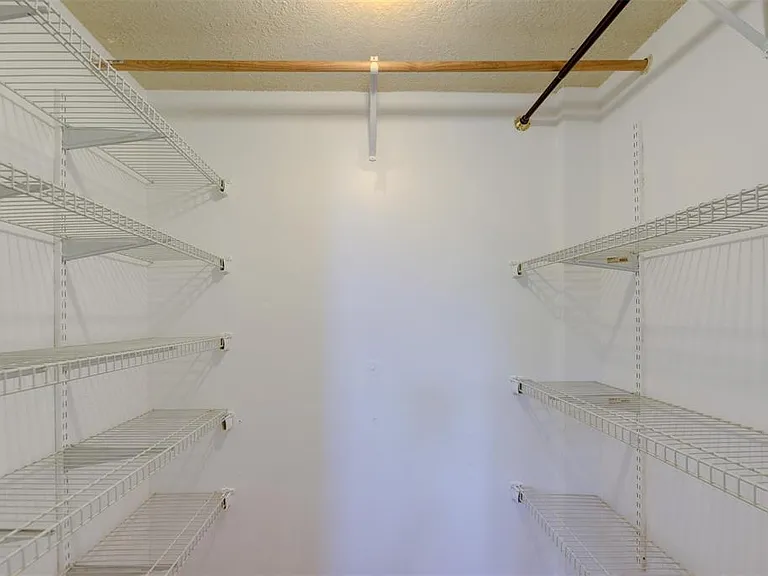 113 Royal Park Dr #1H — Photo 16