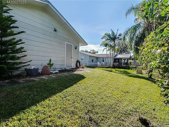 4th image of 1090 SW 34th St